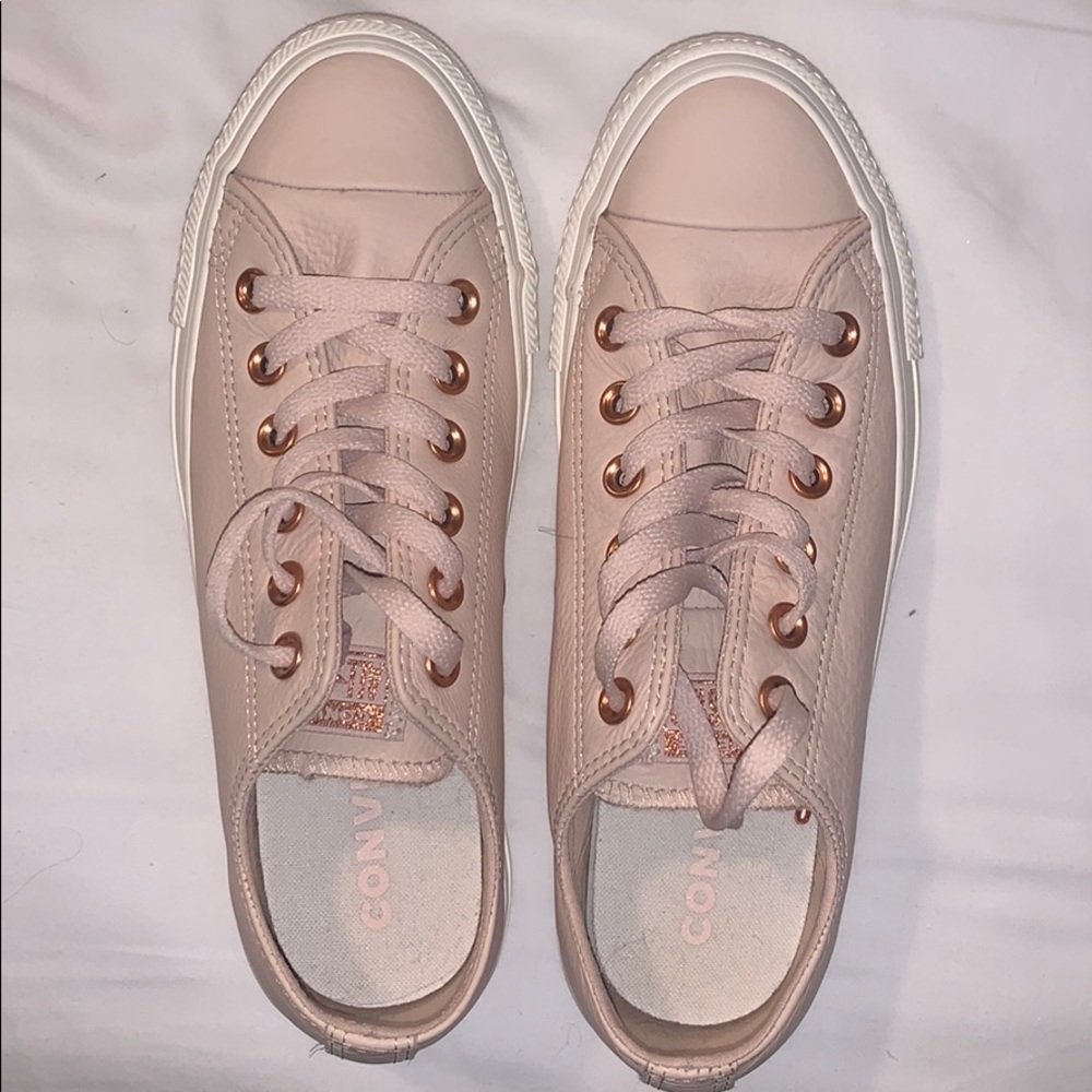 AVAILABLE! Never worn women’s pink and rose gold converse!